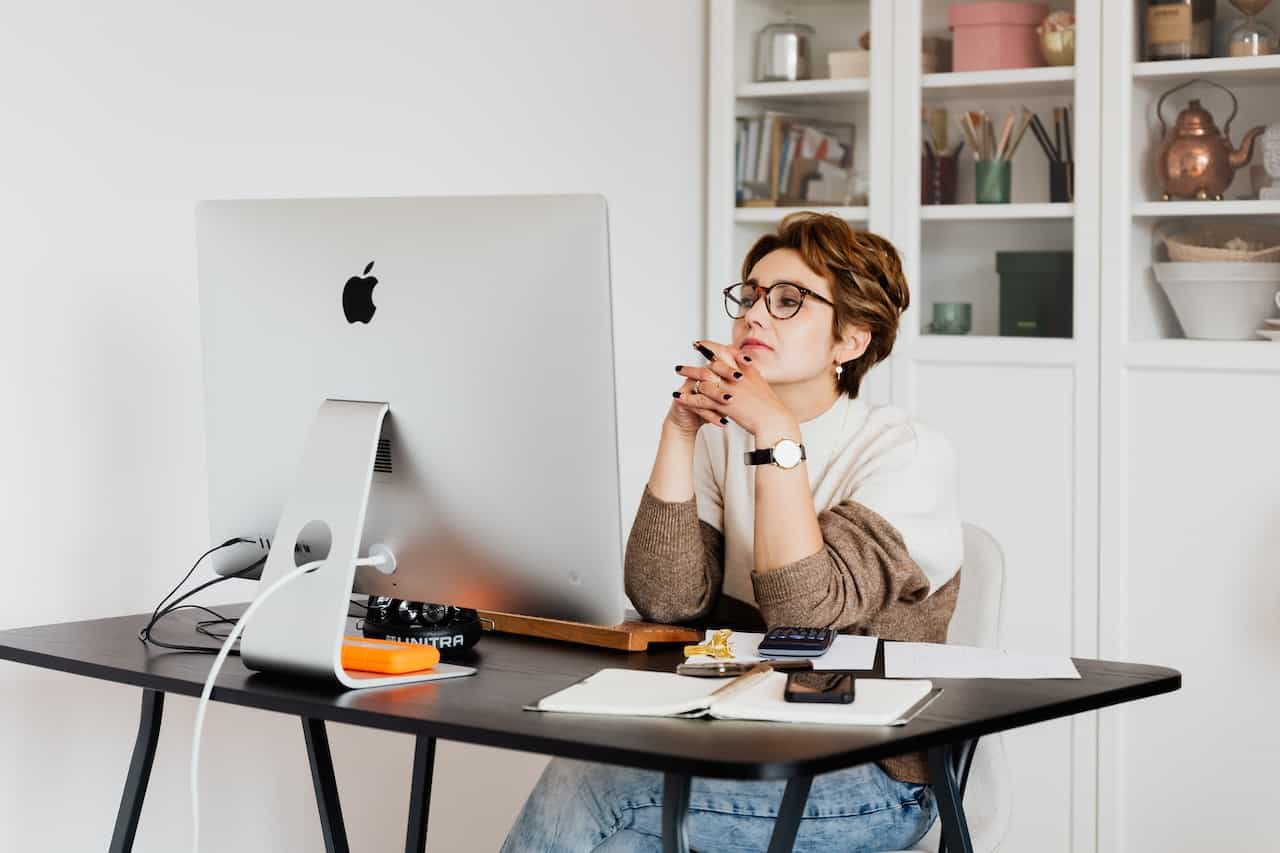 Working woman Photo by Karolina Grabowska (Pexels)